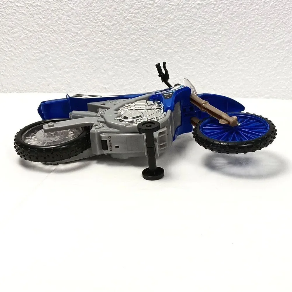 Dickie Toys Wheelie Raiders Yamaha YZ Motorcycle Battery Operated Engine Noises